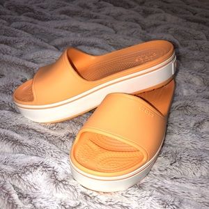 Size Women’s 9 Crocband Platform Slide